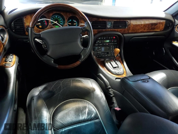 2001 Jaguar XJ with VIN SAJDA25B01MF26440, listed as a Copart auction lot 83933224 with 124,873 mi miles and Clean Title. Bid and sale history available at DreamBid. Image 8.