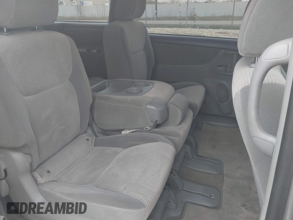 2010 Toyota Sienna CE с VIN 5TDKK4CCXAS307741, выставлен на аукционе IAAI как лот 42084191 с пробегом 167 583 миль миль и . История ставок и продаж доступна на DreamBid. Изображение 8.