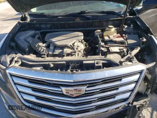 2017 Cadillac XT5 Premium Luxury FWD z VIN 1GYKNCRS2HZ114664, wystawiony jako Copart lot #84624944 z przebiegiem 153 882 mil mil oraz Szkody całkowita. Historia ofert i sprzedaży dostępna na DreamBid. Obrazek 12.