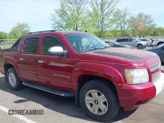 2007 Chevrolet Avalanche LTZ with VIN 3GNFK12327G257739, listed as a IAAI auction lot 42159715 with 224,306 mi miles. Bid and sale history available at carsss.com. Image 13.