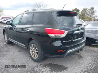 2013 Nissan Pathfinder SV with VIN 5N1AR2MM3DC617315, listed as a IAAI auction lot 42047502 with 197,435 mi miles. Bid and sale history available at carsss.com. Image 3.