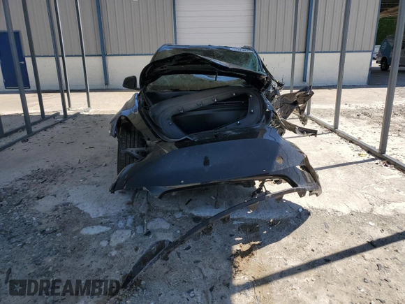 2022 Tesla Model Y Performance z VIN 7SAYGDEF2NF448013, wystawiony jako Copart lot #52323435 z przebiegiem Nie podano mil oraz Nie do naprawy • Non repairable. Historia ofert i sprzedaży dostępna na DreamBid. Obrazek 5.