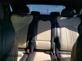 2018 Bentley Bentayga Signature z VIN SJAAC4ZV9JC020797, wystawiony jako Copart lot #72076174 z przebiegiem 78 619 mil mil oraz Szkoda całkowita • Salvage title. Historia ofert i sprzedaży dostępna na DreamBid. Obrazek 10.