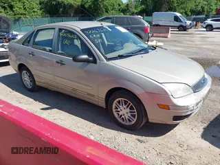 2007 Ford Focus S z VIN 1FAFP34N27W288159, wystawiony jako IAAI lot #42269620 z przebiegiem 184 773 mil mil oraz . Historia ofert i sprzedaży dostępna na DreamBid. Obrazek 1.
