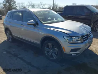 2020 Volkswagen Tiguan SE with VIN 3VV2B7AX0LM141970, listed as a IAAI auction lot 41633622 with 64,737 mi miles. Bid and sale history available at carsss.com. Image 1.
