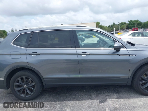 2024 Volkswagen Tiguan SE z VIN 3VV3B7AX9RM196186, wystawiony jako IAAI lot #42769059 z przebiegiem 16 258 mil mil oraz . Historia ofert i sprzedaży dostępna na DreamBid. Obrazek 13.