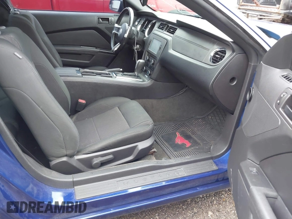 2014 Ford Mustang V6 с VIN 1ZVBP8AM2E5321551, выставлен на аукционе IAAI как лот 42343986 с пробегом 81 762 миль миль и . История ставок и продаж доступна на DreamBid. Изображение 5.