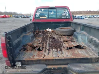 2001 Ford Super Duty F-250 XL with VIN 1FTNF21F81EA91185, listed as a IAAI auction lot 41905227 with 182,980 mi miles. Bid and sale history available at carsss.com. Image 6.