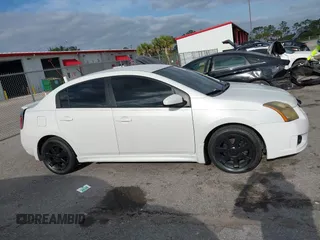 2012 Nissan Sentra 2.0 z VIN 3N1AB6AP0CL701340, wystawiony jako IAAI lot #42094800 z przebiegiem 189 128 mil mil oraz . Historia ofert i sprzedaży dostępna na DreamBid. Obrazek 13.