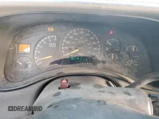 2000 GMC Sierra 2500 SLE z VIN 1GTGC29UXYE185051, wystawiony jako Copart lot #69256164 z przebiegiem 217 834 mil mil oraz Szkody całkowita. Historia ofert i sprzedaży dostępna na DreamBid. Obrazek 9.