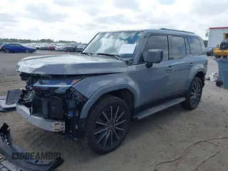 2024 Lexus GX 550 Luxury z VIN JTJVBCDX6R5010778, wystawiony jako IAAI lot #41902851 z przebiegiem 14 133 mil mil oraz . Historia ofert i sprzedaży dostępna na DreamBid. Obrazek 2.