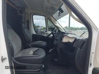2017 Ram ProMaster Cargo z VIN 3C6TRVAG9HE546267, wystawiony jako IAAI lot #42180933 z przebiegiem 78 805 mil mil oraz . Historia ofert i sprzedaży dostępna na DreamBid. Obrazek 5.