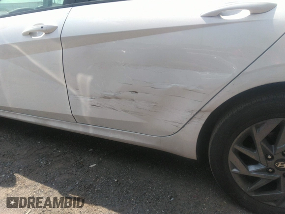 2024 Hyundai Elantra SEL z VIN KMHLM4DG8RU678626, wystawiony jako IAAI lot #42794258 z przebiegiem 53 871 mil mil oraz . Historia ofert i sprzedaży dostępna na DreamBid. Obrazek 18.