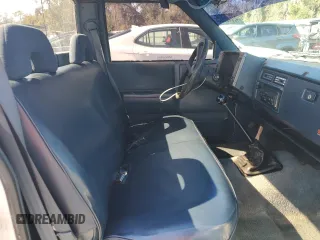 1993 GMC Sonoma with VIN 1GTCS14R2P8516409, listed as a Copart auction lot 42676805 with 225,122 mi miles and Salvage Title. Bid and sale history available at DreamBid. Image 10.