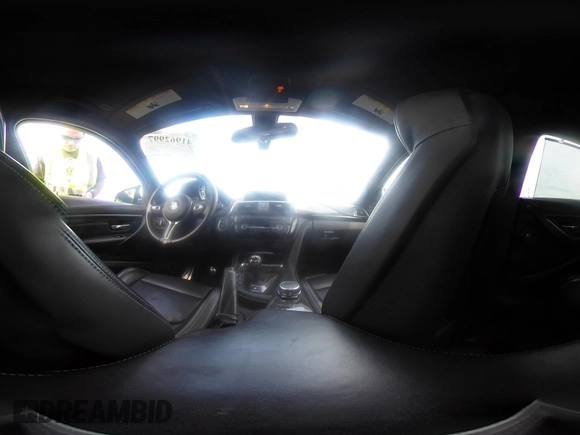 2017 BMW M3 с VIN WBS8M9C55H5G84685, выставлен на аукционе IAAI как лот 41962997 с пробегом 59 838 миль миль и . История ставок и продаж доступна на DreamBid. Изображение 19.