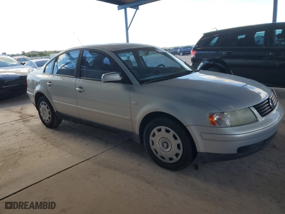 2000 Volkswagen Passat GLS with VIN WVWMD23B9YE255842, listed as a Copart auction lot 79773904 with 133,108 mi miles and Salvage Title. Bid and sale history available at carsss.com. Image 4.