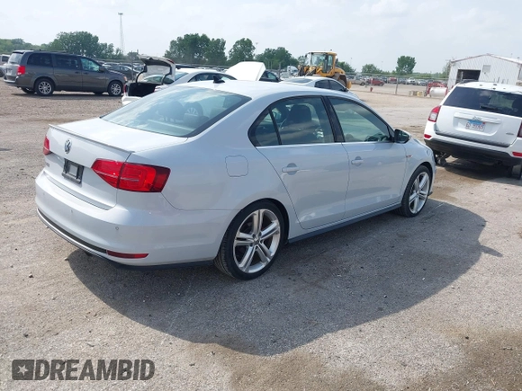 2017 Volkswagen Jetta GLI z VIN 3VW5T7AJ0HM338792, wystawiony jako IAAI lot #42285176 z przebiegiem 95 566 mil mil oraz . Historia ofert i sprzedaży dostępna na DreamBid. Obrazek 4.