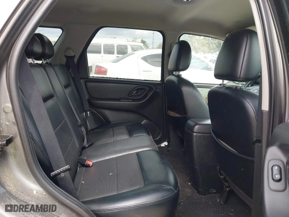 2005 Ford Escape Limited with VIN 1FMCU94195KC22522, listed as a IAAI auction lot 41901471 with 201,427 mi miles. Bid and sale history available at carsss.com. Image 8.