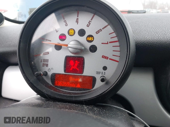 2013 MINI Hardtop with VIN WMWSU3C54DT375008, listed as a IAAI auction lot 41751594 with 136,269 mi miles and . Bid and sale history available at DreamBid. Image 7.