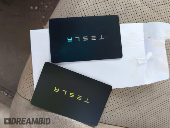 2025 Tesla Model Y Long Range z VIN 7SAYGDED0SF256650, wystawiony jako IAAI lot #41993206 z przebiegiem Nie podano mil oraz . Historia ofert i sprzedaży dostępna na DreamBid. Obrazek 11.