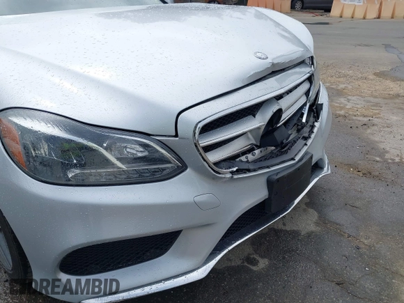 2014 Mercedes-Benz E E 350 Sport with VIN WDDHF5KB8EB009303, listed as a IAAI auction lot 42014846 with 97,214 mi miles. Bid and sale history available at carsss.com. Image 18.