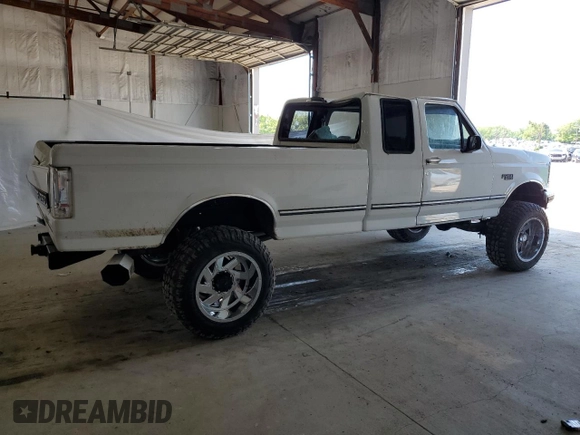 1997 Ford F-250 с VIN 1FTHX26F8VEA18584, выставлен на аукционе Copart как лот 58829945 с пробегом 337 016 миль миль и Списание • Salvage title. История ставок и продаж доступна на DreamBid. Изображение 3.
