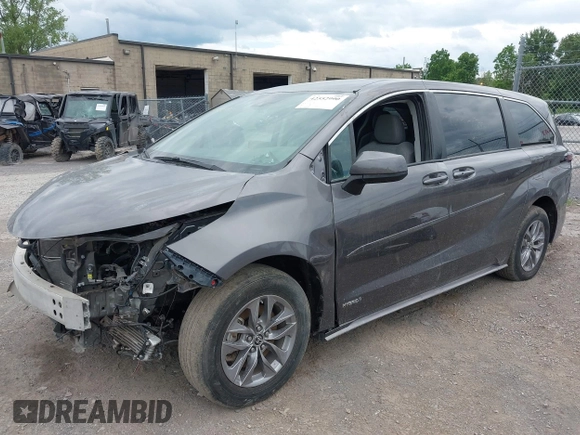 2021 Toyota Sienna LE with VIN 5TDKRKEC9MS034194, listed as a IAAI auction lot 42552990 with 21,633 mi miles and . Bid and sale history available at DreamBid. Image 2.