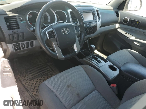 2013 Toyota Tacoma z VIN 5TFUX4EN9DX020947, wystawiony jako Copart lot #55651885 z przebiegiem 306 394 mil mil oraz Czysty tytuł • Clean title. Historia ofert i sprzedaży dostępna na DreamBid. Obrazek 8.