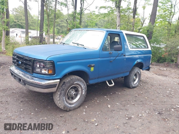1992 Ford Bronco XL with VIN 1FMEU15N8NLA71453, listed as a IAAI auction lot 42169254 with 141,614 mi miles. Bid and sale history available at carsss.com. Image 2.