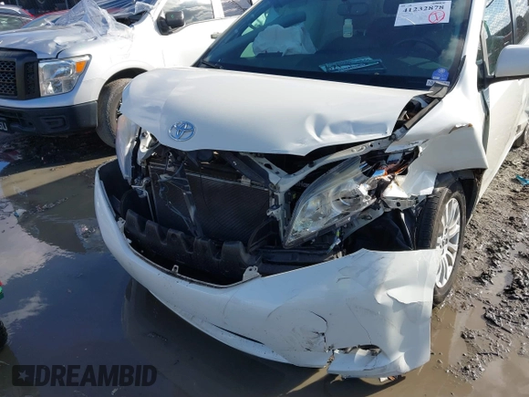 2017 Toyota Sienna XLE Auto Access Seat with VIN 5TDYZ3DC8HS766601, listed as a IAAI auction lot 41232878 with 133,861 mi miles. Bid and sale history available at carsss.com. Image 6.