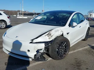2025 Tesla Model 3 Long Range z VIN 5YJ3E1EB3SF911796, wystawiony jako IAAI lot #41753091 z przebiegiem 1 751 mil mil oraz . Historia ofert i sprzedaży dostępna na DreamBid. Obrazek 17.