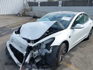 2021 Tesla Model 3 Standard Range Plus z VIN 5YJ3E1EA5MF941392, wystawiony jako IAAI lot #41888597 z przebiegiem 111 617 mil mil oraz . Historia ofert i sprzedaży dostępna na DreamBid. Obrazek 6.