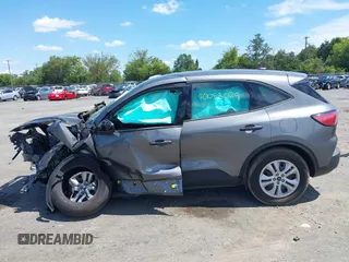 2022 Ford Escape S z VIN 1FMCU9F61NUB52835, wystawiony jako IAAI lot #40083029 z przebiegiem Nie podano mil oraz . Historia ofert i sprzedaży dostępna na DreamBid. Obrazek 13.