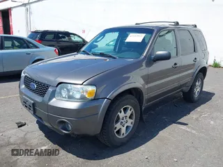 2005 Ford Escape Limited с VIN 1FMCU94115KD86427, выставлен на аукционе IAAI как лот 42322957 с пробегом 153 941 миль миль и . История ставок и продаж доступна на DreamBid. Изображение 2.