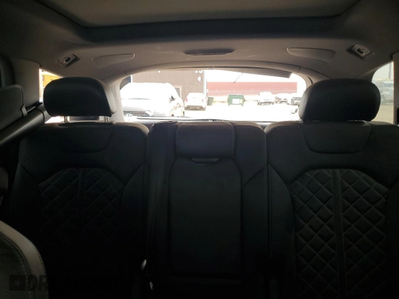 2022 Audi SQ7 Premium Plus z VIN WA1AWBF73ND010793, wystawiony jako Copart lot #53046083 z przebiegiem 12 925 mil mil oraz . Historia ofert i sprzedaży dostępna na DreamBid. Obrazek 10.