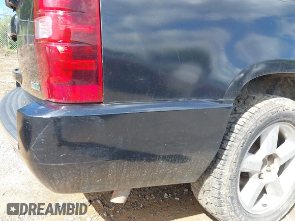 2011 Chevrolet Suburban LTZ with VIN 1GNSKKE38BR359006, listed as a IAAI auction lot 42183589 with 162,154 mi miles and . Bid and sale history available at DreamBid. Image 20.