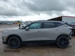 2021 Chevrolet Blazer LT z VIN 3GNKBCRS4MS563177, wystawiony jako IAAI lot #42162177 z przebiegiem 43 201 mil mil oraz . Historia ofert i sprzedaży dostępna na DreamBid. Obrazek 14.