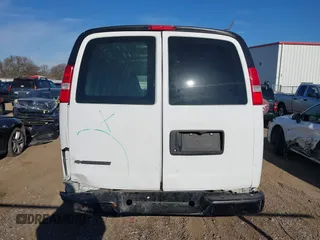 2017 Chevrolet Express Cargo z VIN 1GCWGAFF6H1344137, wystawiony jako IAAI lot #41350780 z przebiegiem 106 207 mil mil oraz . Historia ofert i sprzedaży dostępna na DreamBid. Obrazek 17.