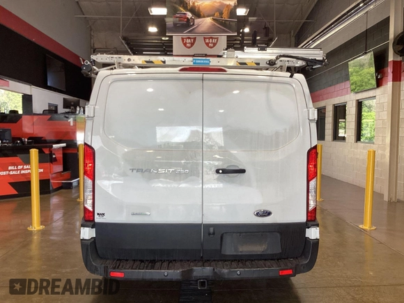2019 Ford Transit z VIN 1FTYR1YGXKKA54025, wystawiony jako IAAI lot #42650341 z przebiegiem 129 672 mil mil oraz . Historia ofert i sprzedaży dostępna na DreamBid. Obrazek 11.
