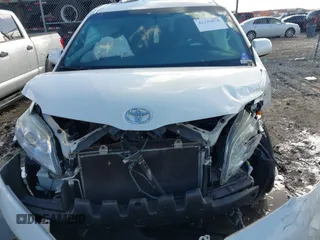 2017 Toyota Sienna XLE Auto Access Seat with VIN 5TDYZ3DC8HS766601, listed as a IAAI auction lot 41232878 with 133,861 mi miles. Bid and sale history available at carsss.com. Image 11.