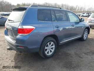 2013 Toyota Highlander with VIN 5TDBK3EH7DS264788, listed as a IAAI auction lot 41498643 with 162,731 mi miles. Bid and sale history available at carsss.com. Image 4.