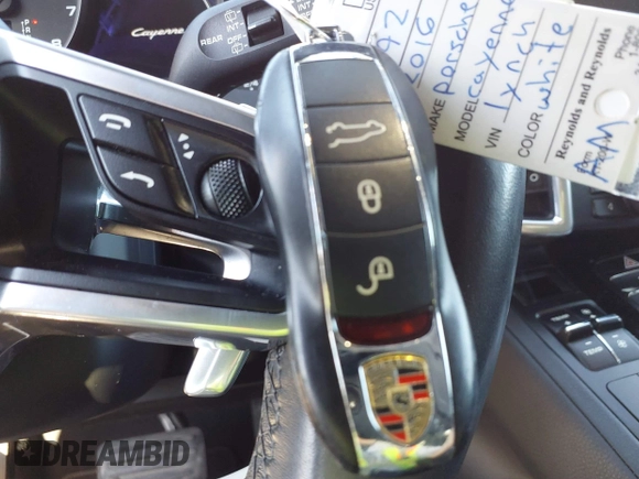 2016 Porsche Cayenne z VIN WP1AA2A2XGKA09945, wystawiony jako IAAI lot #41645654 z przebiegiem 79 327 mil mil oraz . Historia ofert i sprzedaży dostępna na DreamBid. Obrazek 11.