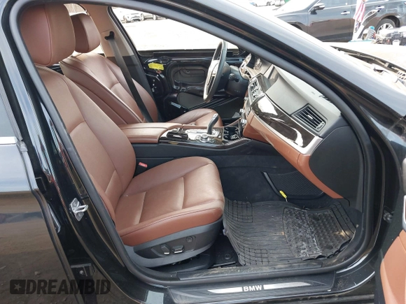 2013 BMW 5 Series 528i xDrive with VIN WBAXH5C54DD107785, listed as a IAAI auction lot 41781348 with 80,086 mi miles. Bid and sale history available at carsss.com. Image 5.
