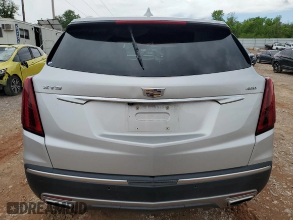 2020 Cadillac XT5 Premium Luxury FWD z VIN 1GYKNCRS1LZ191485, wystawiony jako Copart lot #54657525 z przebiegiem Nie podano mil oraz Szkoda całkowita • Salvage title. Historia ofert i sprzedaży dostępna na DreamBid. Obrazek 6.