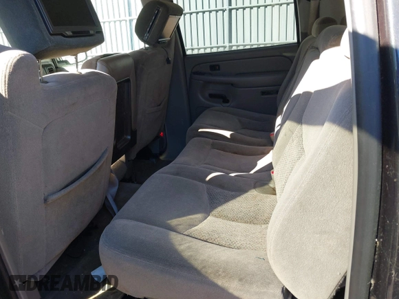 2005 Chevrolet Suburban Z71 with VIN 3GNFK16Z85G256624, listed as a IAAI auction lot 41448380 with 128,149 mi miles. Bid and sale history available at carsss.com. Image 8.