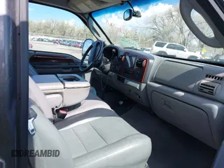 2005 Ford F-250 XL z VIN 1FTSW21P75EA97710, wystawiony jako IAAI lot #42157139 z przebiegiem 182 470 mil mil oraz . Historia ofert i sprzedaży dostępna na DreamBid. Obrazek 5.