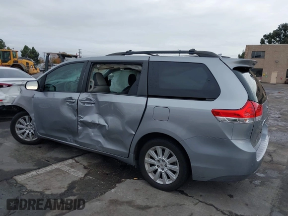 2012 Toyota Sienna XLE with VIN 5TDDK3DC9CS042847, listed as a IAAI auction lot 40970090 with 101,813 mi miles. Bid and sale history available at carsss.com. Image 3.