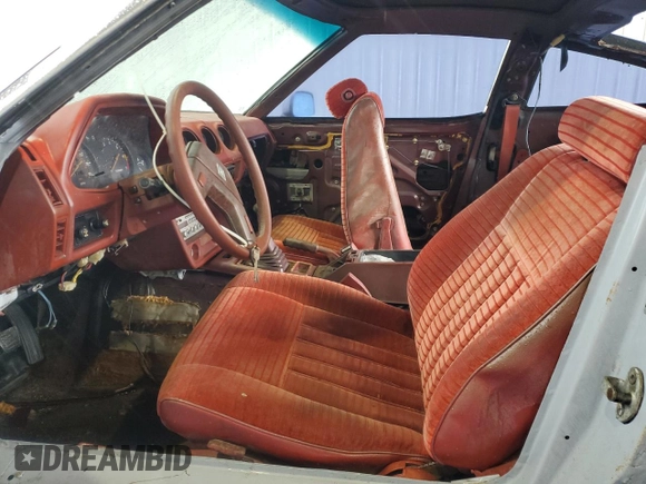 1982 Datsun 280ZX z VIN JN1HZ04S5CX431646, wystawiony jako Copart lot #55607255 z przebiegiem 173 546 mil mil oraz Tytuł czysty. Historia ofert i sprzedaży dostępna na DreamBid. Obrazek 7.