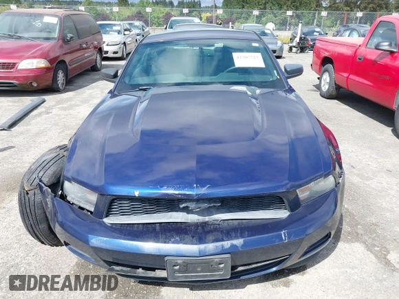 2012 Ford Mustang Premium z VIN 1ZVBP8AM6C5286607, wystawiony jako IAAI lot #42305725 z przebiegiem 137 065 mil mil oraz . Historia ofert i sprzedaży dostępna na DreamBid. Obrazek 13.