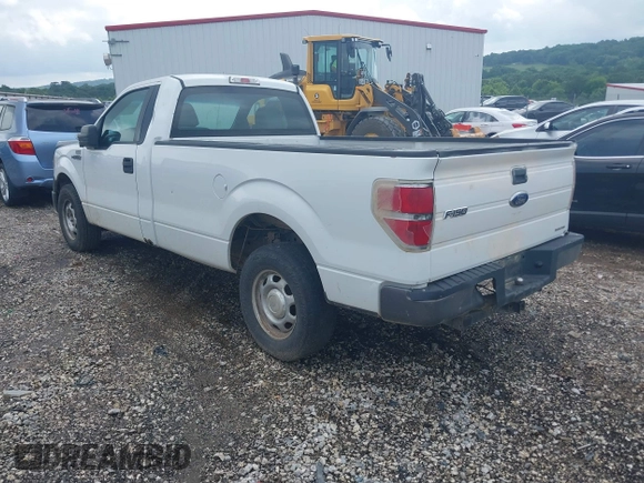 2013 Ford F-150 XL z VIN 1FTMF1CMXDKG28081, wystawiony jako IAAI lot #42404005 z przebiegiem 287 414 mil mil oraz . Historia ofert i sprzedaży dostępna na DreamBid. Obrazek 3.